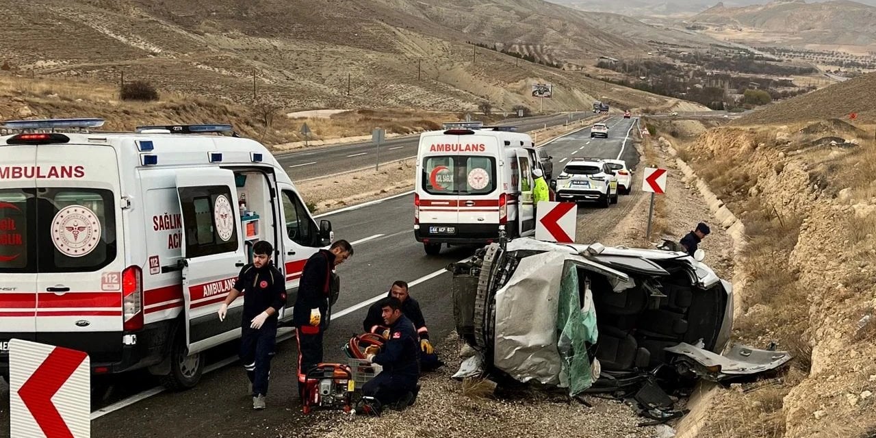 Malatya’da devrilen otomobildeki 5 kişi yaralandı